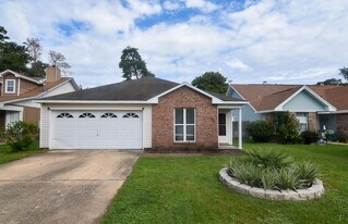 104 Wright Dr in Niceville, FL - Building Photo