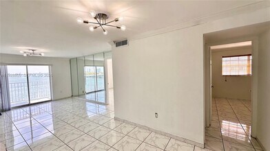 7825 NE Bayshore Ct in Miami, FL - Building Photo - Building Photo