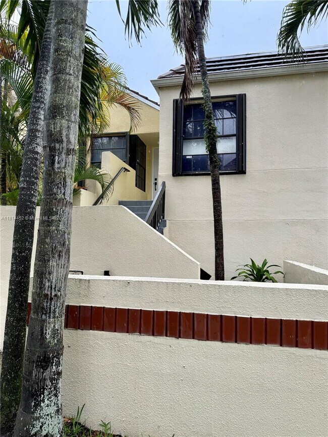 12932 SW 88th Terrace in Miami, FL - Foto de edificio - Building Photo
