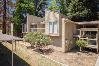 Meadow Wood Condo Apartments in Marysville, CA - Building Photo - Building Photo