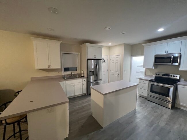 12 Selkirk St, Unit #1 in Pawtucket, RI - Building Photo - Building Photo