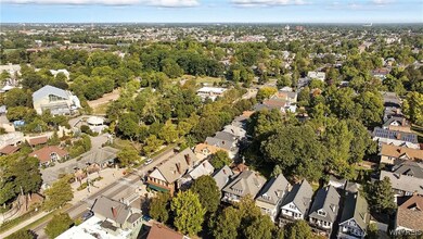 10 Russell St, Unit Apt 1 in Buffalo, NY - Foto de edificio - Building Photo