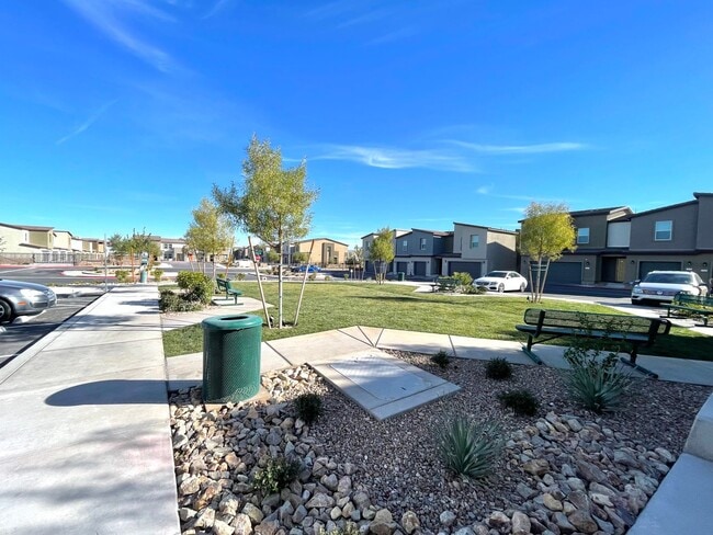 9126 Hitmaker St in Las Vegas, NV - Building Photo - Building Photo