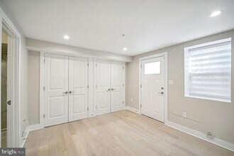 901 Lawrence St NE, Unit B in Washington, DC - Foto de edificio - Building Photo