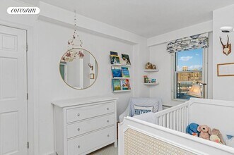 340 E 64th St in New York, NY - Building Photo - Building Photo