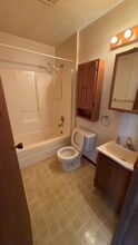 124 N Broadway St in Canton, SD - Building Photo - Building Photo