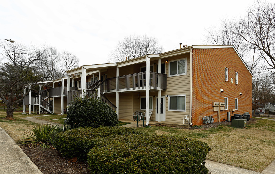 Village Square in Gastonia, NC - Building Photo