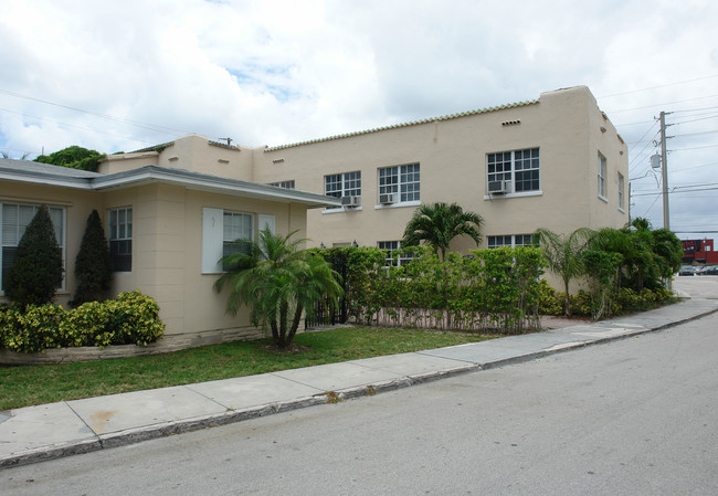 220-222 NE 20th St in Miami, FL - Foto de edificio - Building Photo