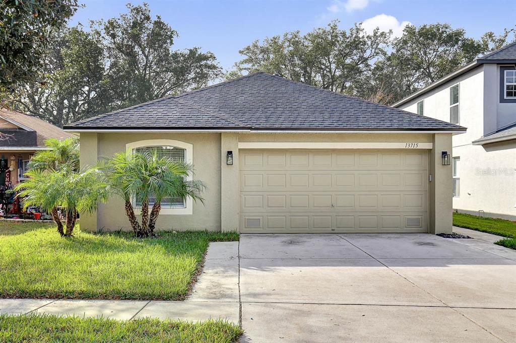 13715 Gentle Woods Ave in Riverview, FL - Building Photo