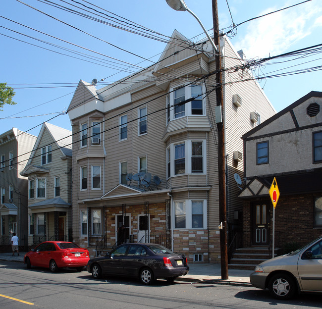 329-331 New York Ave in Newark, NJ - Foto de edificio - Building Photo