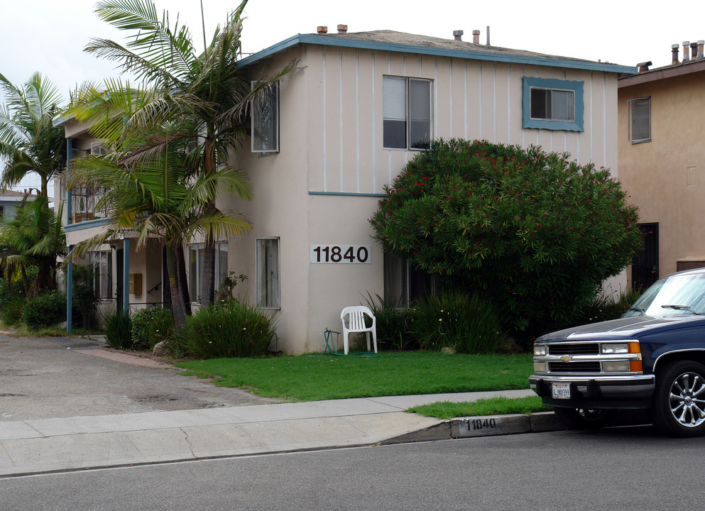 11840 Eucalyptus Ave in Hawthorne, CA - Building Photo