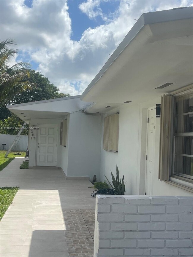 262 Northwest Dr in Miami, FL - Building Photo - Building Photo