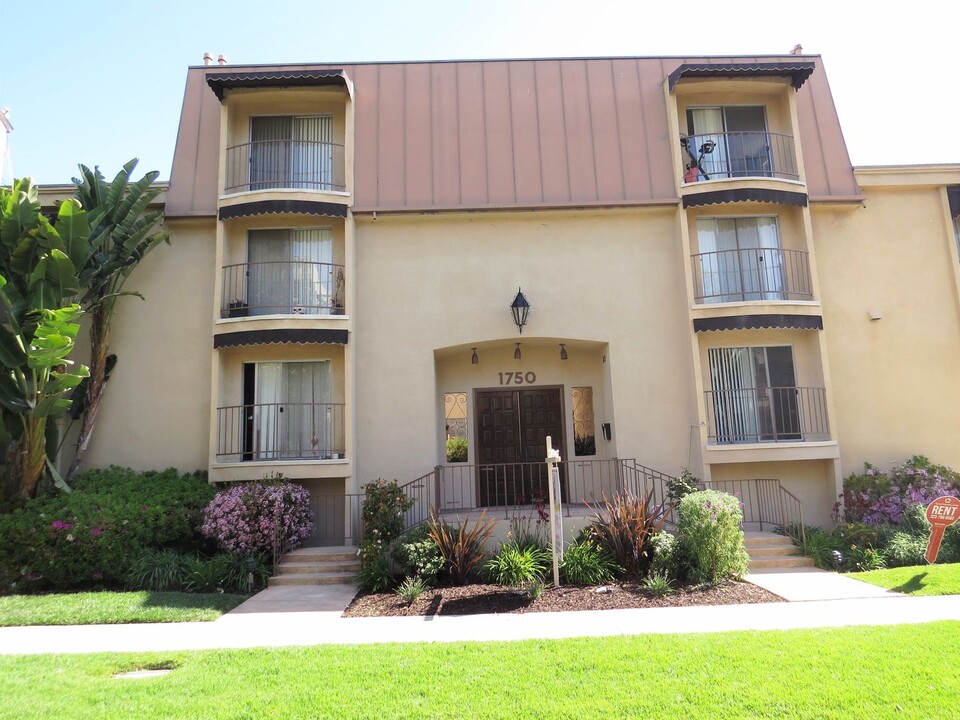 1750 S Bentley Ave in Los Angeles, CA - Foto de edificio