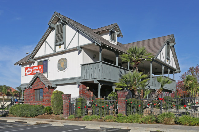 Oxford Park Apartments in Fresno, CA - Building Photo - Building Photo