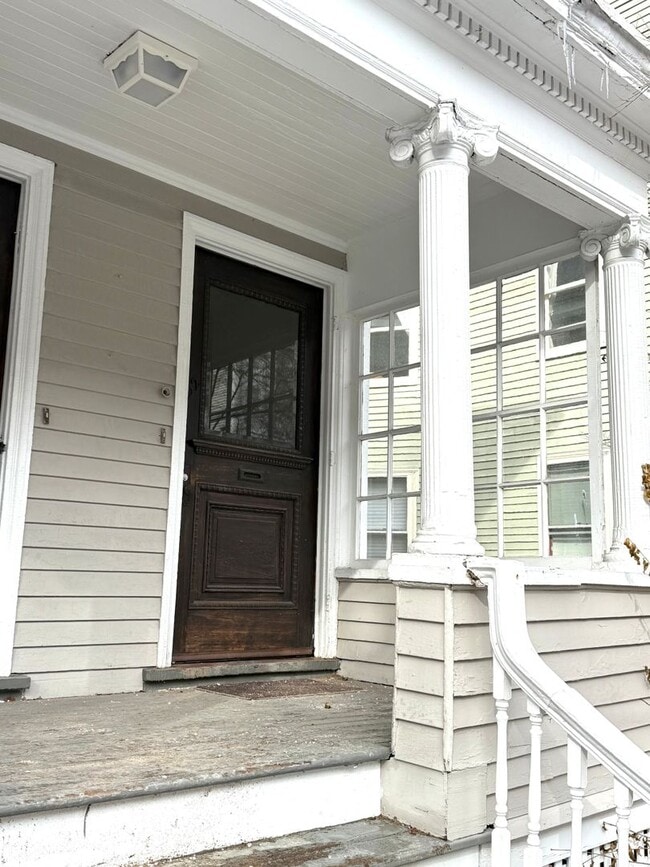 130 Neal St in Portland, ME - Foto de edificio - Building Photo