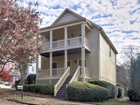 975 Odessa Dr in Atlanta, GA - Building Photo