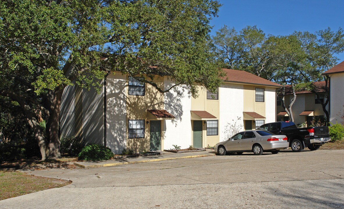 Lake Ware Apartments in Panama City, FL - Foto de edificio