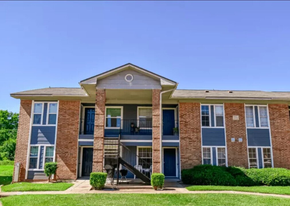 1400 Eagle Lake Rd in Sealy, TX - Foto de edificio