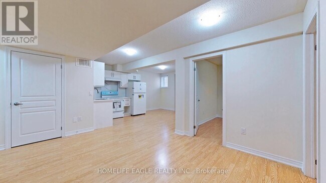 5 Military Ct in Richmond Hill, ON - Building Photo - Building Photo