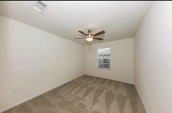 2444 Gunner Ridge Way in Rialto, CA - Foto de edificio - Building Photo