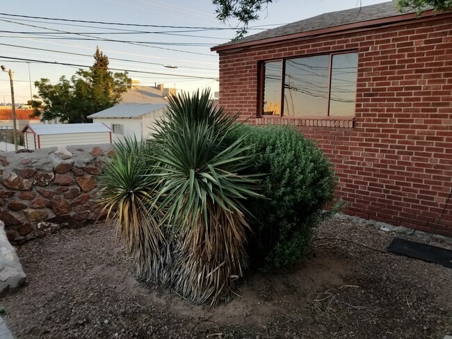 2214 Montana Ave, Unit 3 in El Paso, TX - Foto de edificio - Building Photo