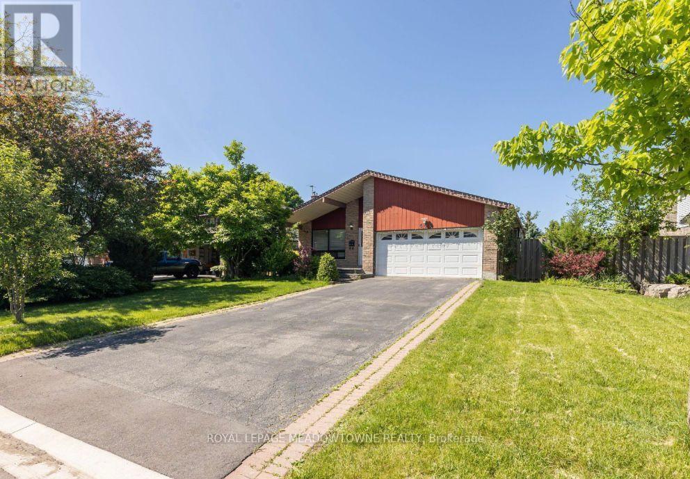 468 Gowland CR in Milton, ON - Building Photo