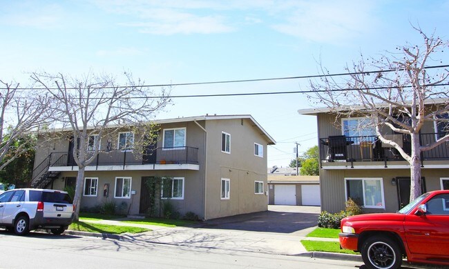 125 E Bay St in Costa Mesa, CA - Foto de edificio - Building Photo