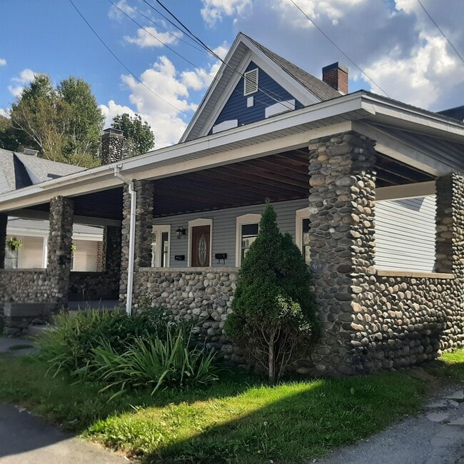 10 Parsons St in Colebrook, NH - Building Photo - Building Photo