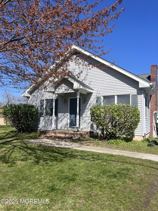 465 Adrian Ave in Oceanport, NJ - Building Photo - Building Photo