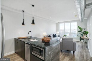 526 Brown St in Philadelphia, PA - Building Photo