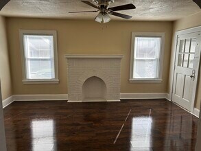 1802 Lawn Ave, Unit 1 in Cincinnati, OH - Foto de edificio - Building Photo