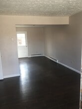 1100 Eastgate Dr in Morgantown, WV - Foto de edificio - Building Photo