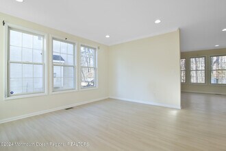 4 Timber Grove Ct in Old Bridge, NJ - Building Photo - Building Photo