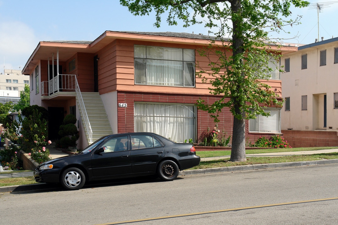 645 E Regent St in Inglewood, CA - Building Photo