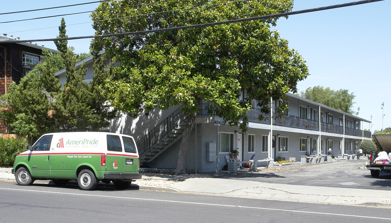 The Colonial in Concord, CA - Building Photo