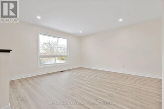 402-402 Montfort St in Ottawa, ON - Building Photo - Building Photo