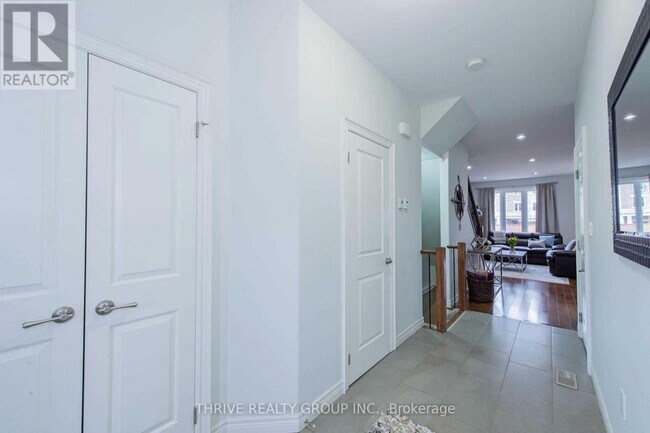 1043 Oakcrossing Gate in London, ON - Building Photo - Building Photo