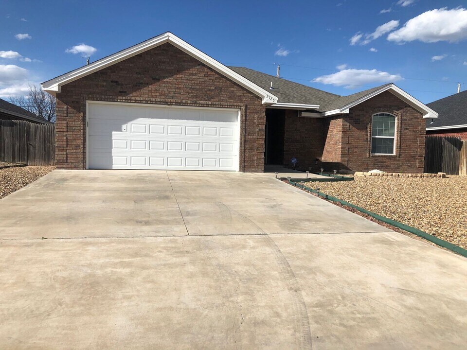 2125 Hayes in Portales, NM - Building Photo