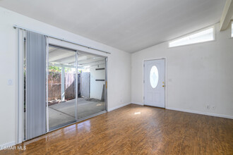 675 Glen Oaks Rd in Thousand Oaks, CA - Building Photo - Building Photo
