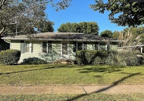 2401 Brockman St in Manhattan, KS - Building Photo