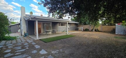 10937 Collett Ave in Granada Hills, CA - Building Photo - Building Photo