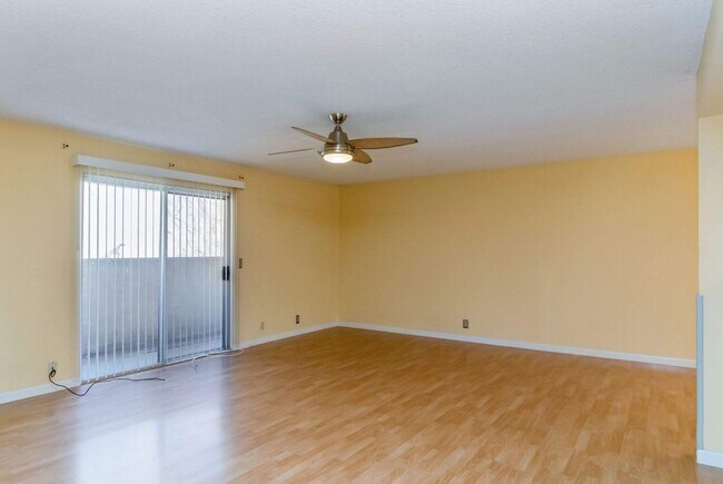 1250 E Shaw Ave in Fresno, CA - Building Photo - Building Photo