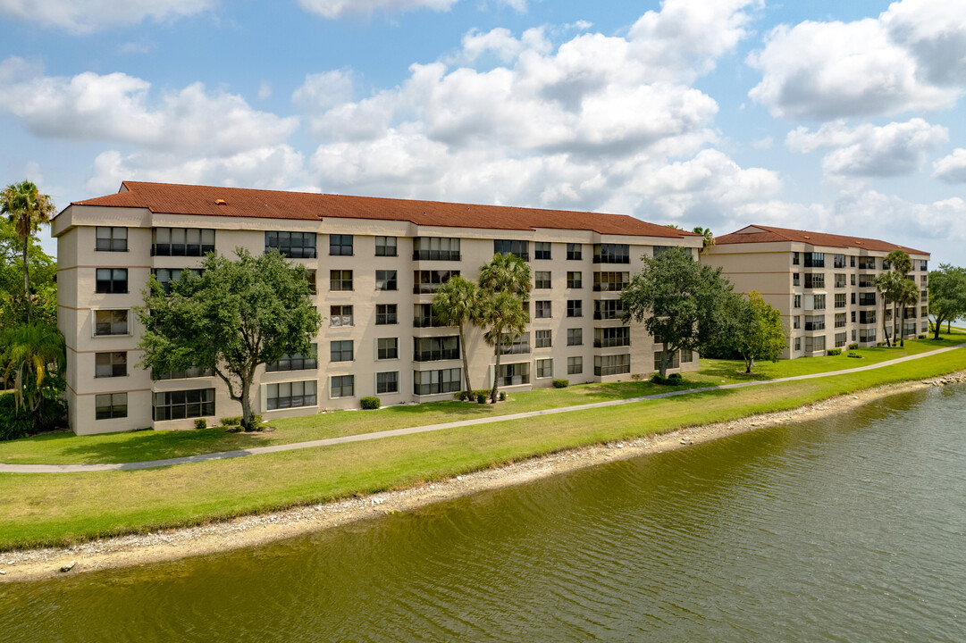 Applewood Village II in Coconut Creek, FL - Building Photo