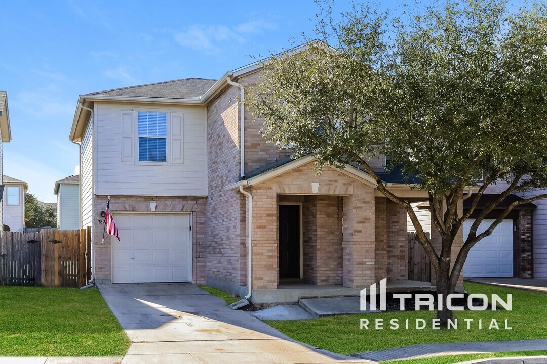 7827 Hedrick Farm in San Antonio, TX - Building Photo