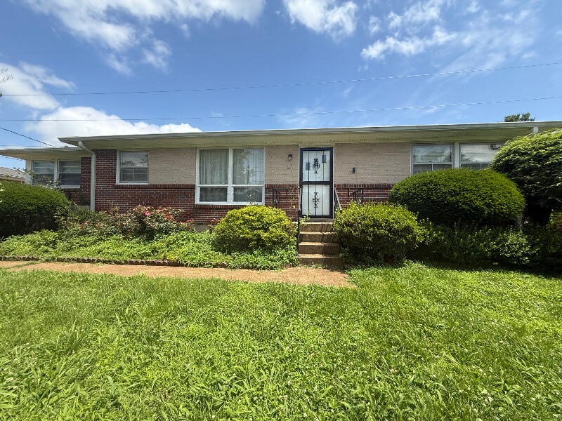 490 Sunliner Dr in Nashville, TN - Foto de edificio