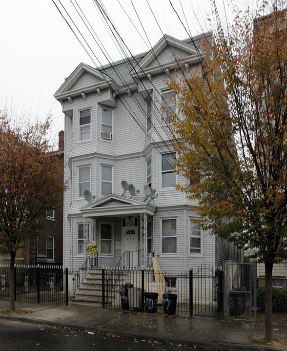 377 N 6th St in Newark, NJ - Building Photo