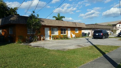 4 Units on The Lake in Margate, FL - Building Photo - Building Photo