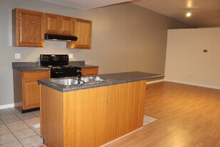 500 W North Ave, Unit 3 Rear