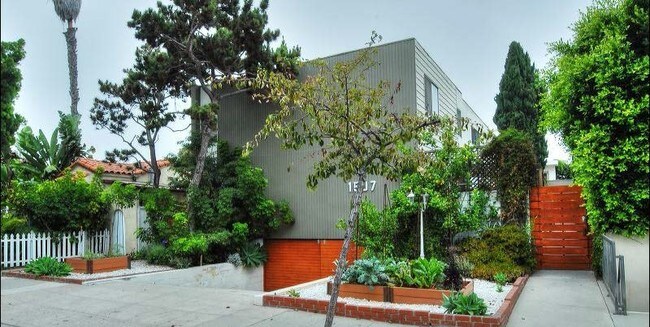 1507 Berkeley St in Santa Monica, CA - Foto de edificio - Building Photo