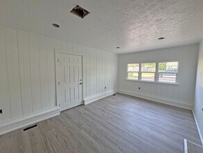 1228 E Berkeley St in Springfield, MO - Building Photo - Building Photo